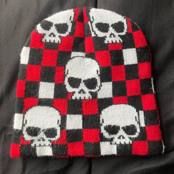Y2K Skull Beanie - Picture 1 of 1